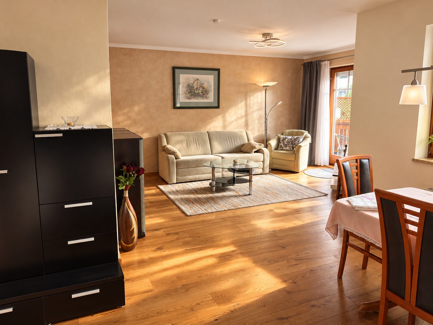 Wohn- & Essbereich der Ferienwohnung in Saalfelden